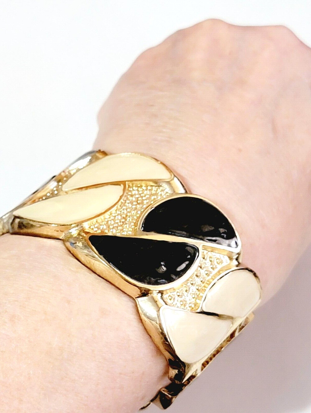 Black White Enamel Hinged Bracelet Clamper Modernist Design Contemporary hb